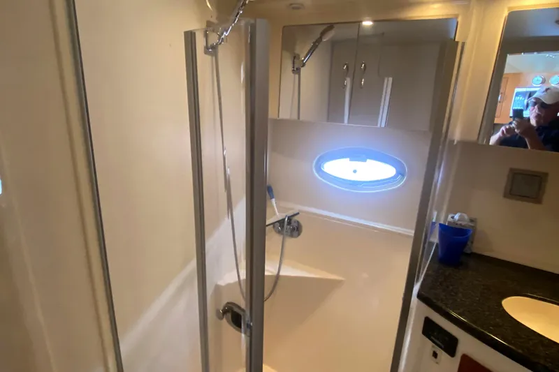 Slide: The Image of Carver 360 Mariner 2004 - 26