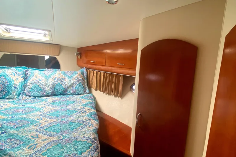 Slide: The Image of Carver 360 Mariner 2004 - 29