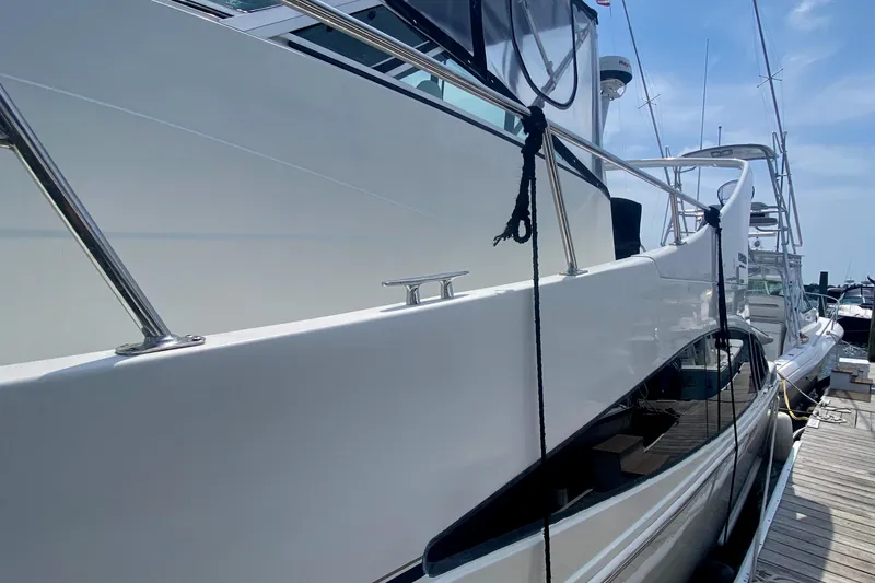 Slide: The Image of Carver 360 Mariner 2004 - 3