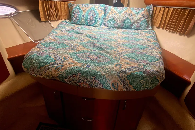 Slide: The Image of Carver 360 Mariner 2004 - 30