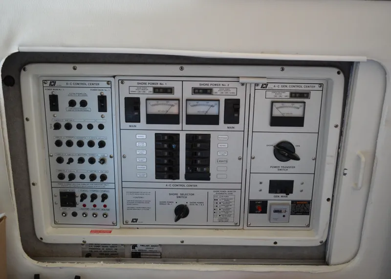 Slide: The Image of Trojan 11 Meter Convertible 1986 - 22