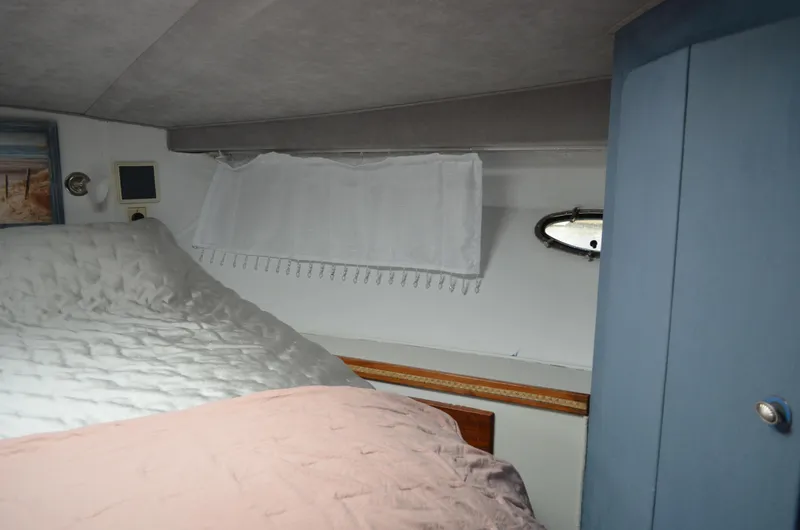 Slide: The Image of Trojan 11 Meter Convertible 1986 - 34