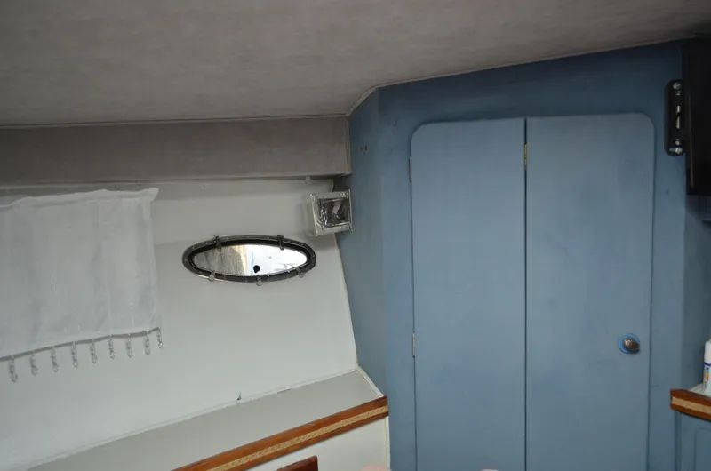 Slide: The Image of Trojan 11 Meter Convertible 1986 - 36