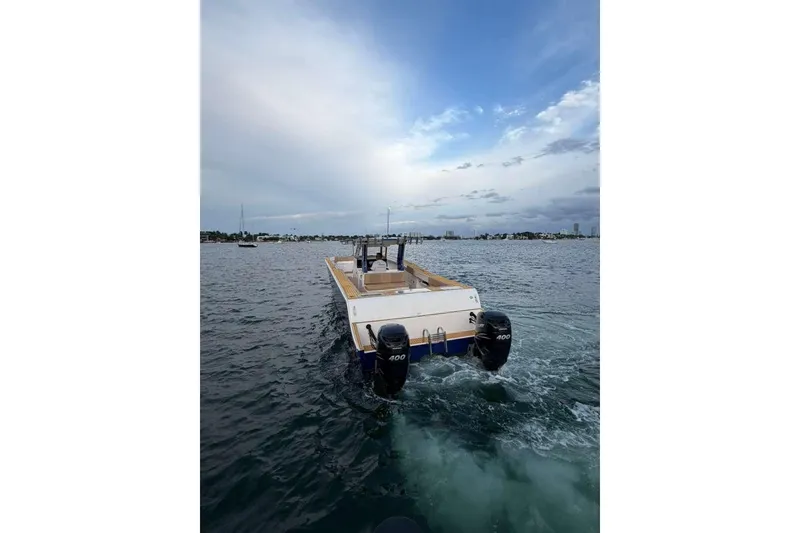 Slide: The Image of 2024 Custom Catamaran SET CAT on water, featuring dual 400 horsepower engines. - 107