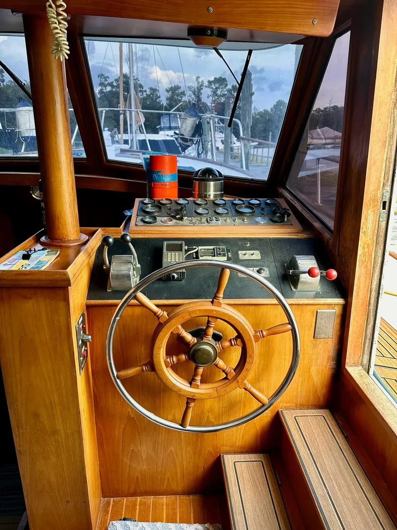 Slide: The Image of Sea Ranger 52 Cockpit MY 1986 - 14