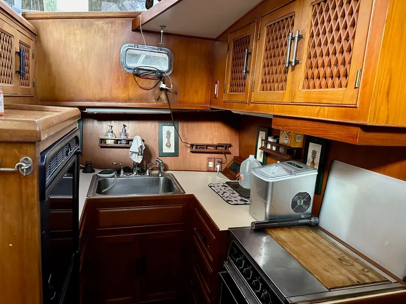 Slide: The Image of Sea Ranger 52 Cockpit MY 1986 - 16