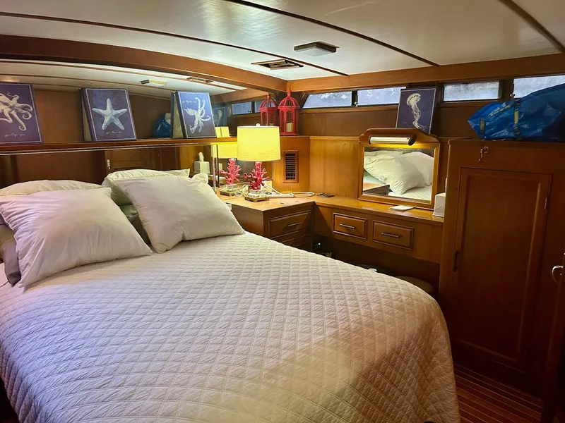 Slide: The Image of Sea Ranger 52 Cockpit MY 1986 - 30