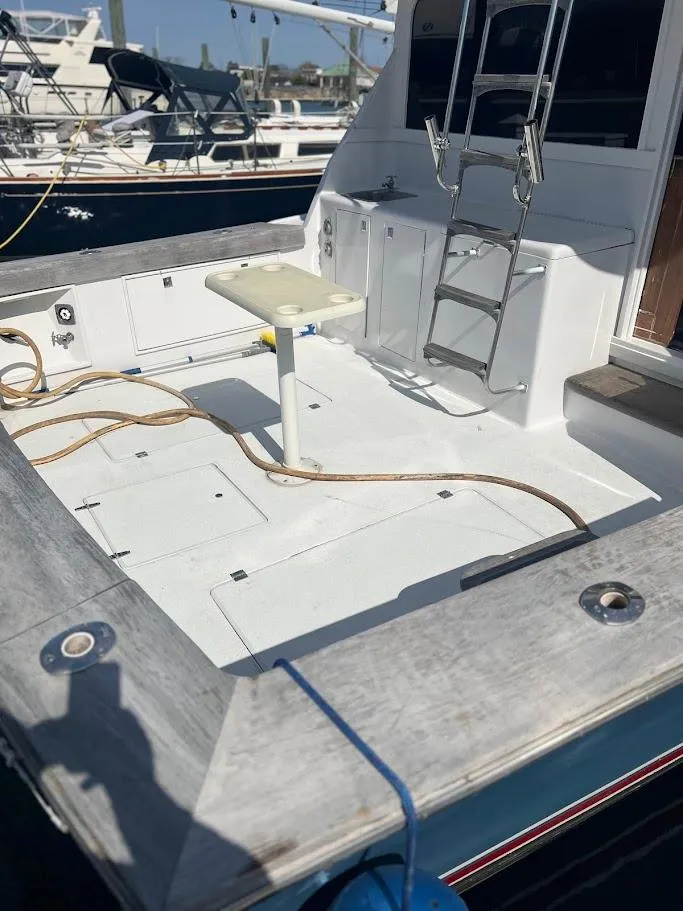 Slide: The Image of 1987 Ocean Yachts Super Sport boat deck with ladder and seating area. - 20