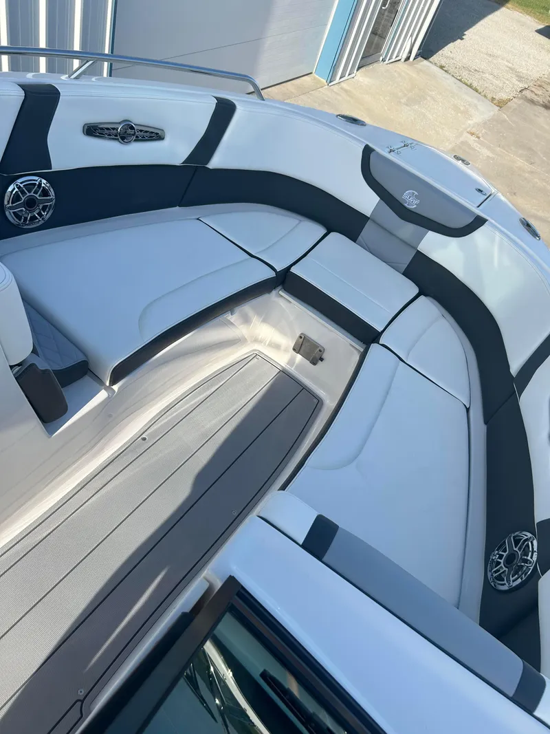 Slide: The Image of Chaparral 30 Surf 2024 - 10