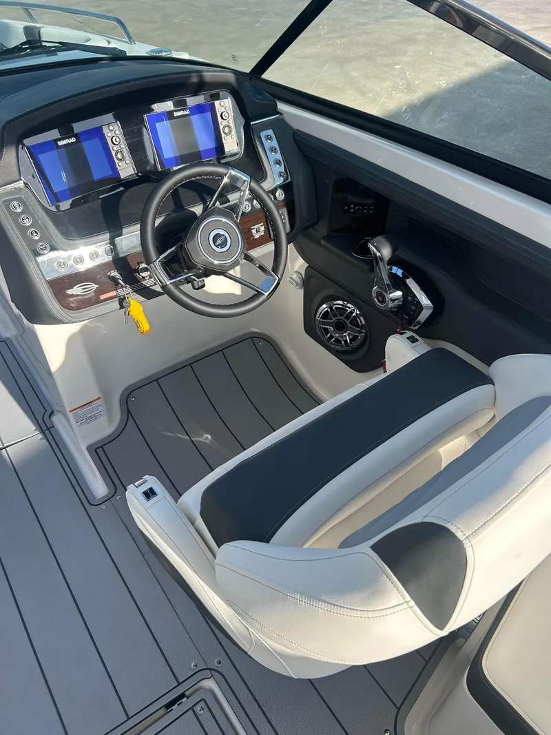 Slide: The Image of Chaparral 30 Surf 2024 - 6