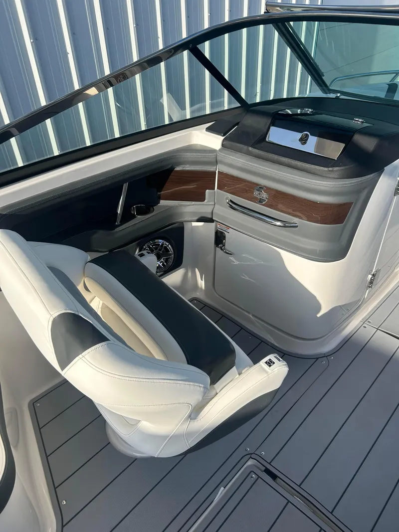 Slide: The Image of Chaparral 30 Surf 2024 - 8