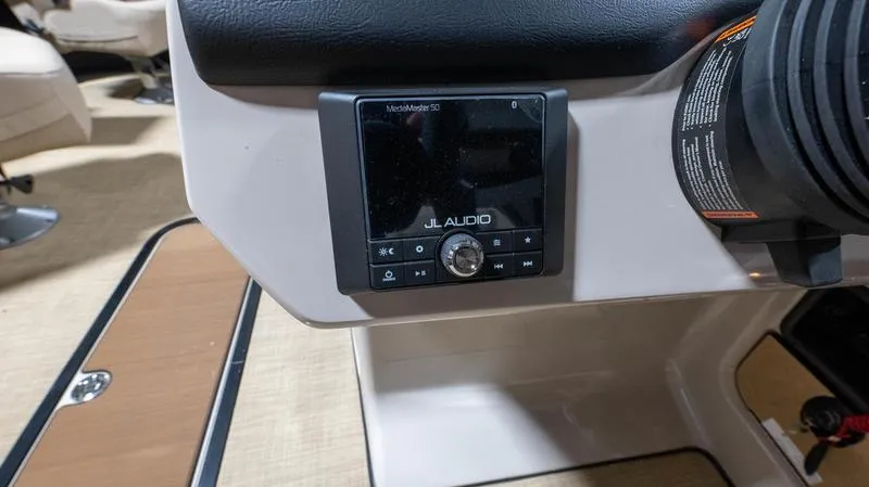 Slide: The Image of Harris Cruiser 230 SL2PC 2025 - 10