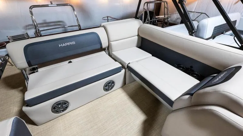 Slide: The Image of Harris Cruiser 230 SL2PC 2025 - 13