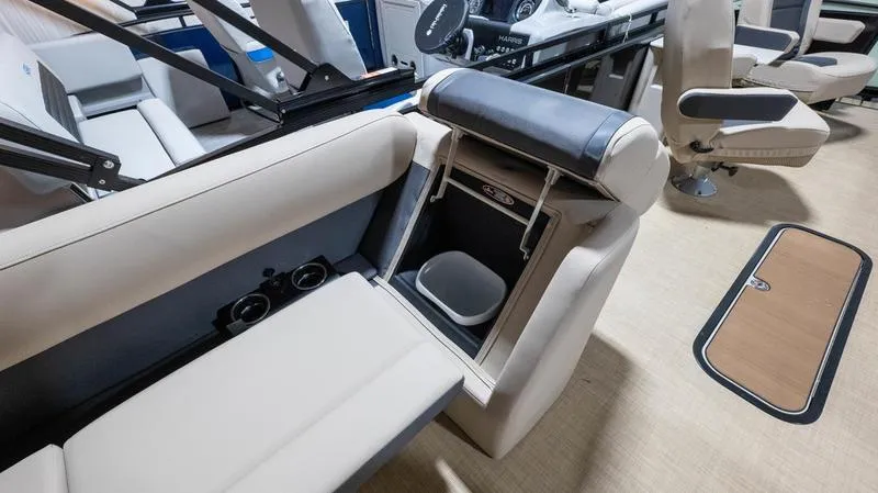 Slide: The Image of Harris Cruiser 230 SL2PC 2025 - 14