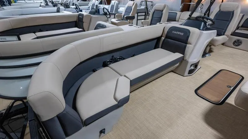 Slide: The Image of Harris Cruiser 230 SL2PC 2025 - 3
