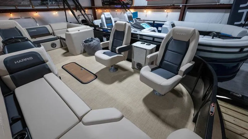 Slide: The Image of Harris Cruiser 230 SL2PC 2025 - 4