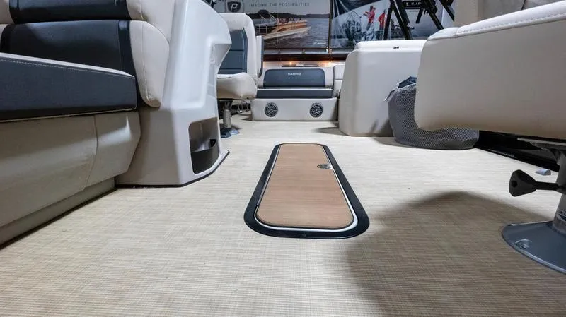 Slide: The Image of Harris Cruiser 230 SL2PC 2025 - 6