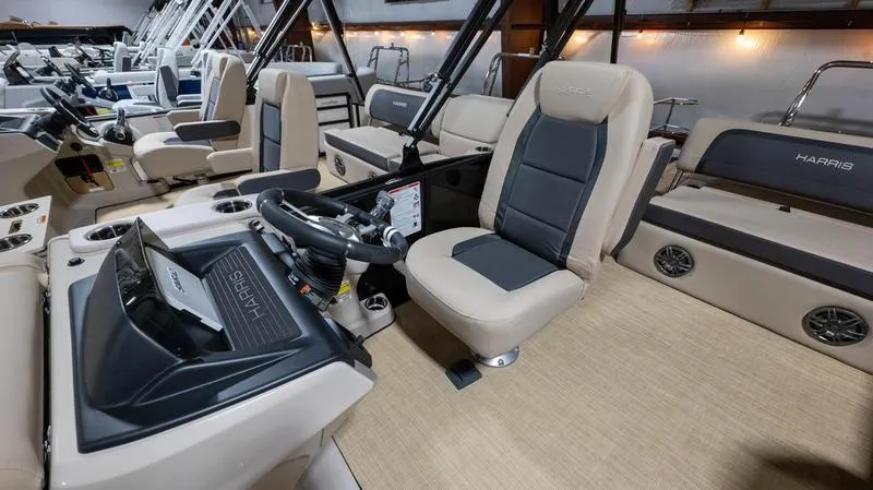 Slide: The Image of Harris Cruiser 230 SL2PC 2025 - 7