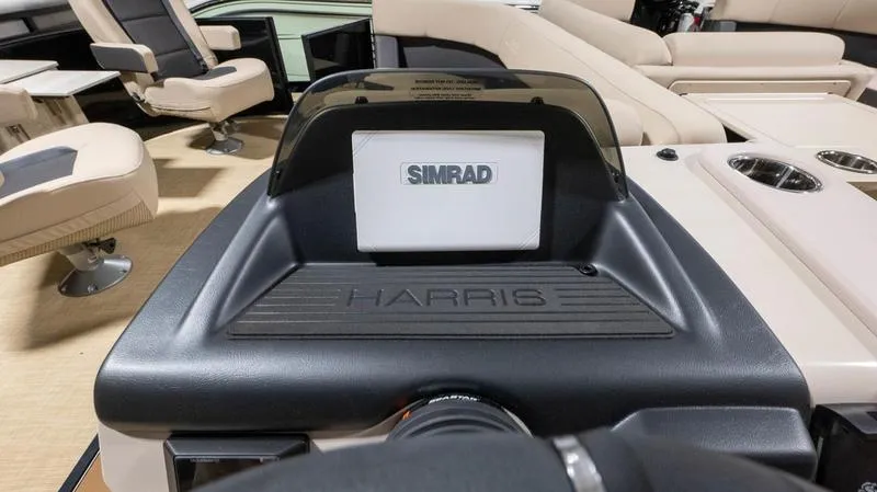 Slide: The Image of Harris Cruiser 230 SL2PC 2025 - 9