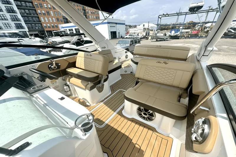 Slide: The Image of Sea Ray SDX 250 2023 - 11