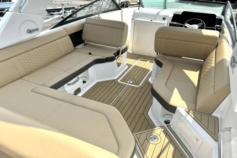 Slide: The Image of Sea Ray SDX 250 2023 - 13
