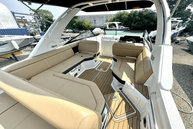 Slide: The Image of Sea Ray SDX 250 2023 - 14