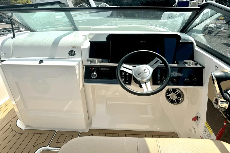 Slide: The Image of Sea Ray SDX 250 2023 - 18