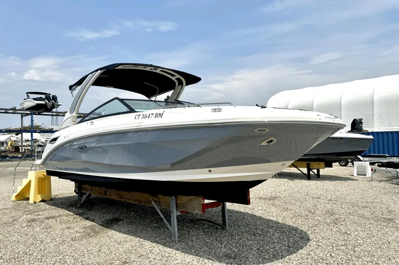 Slide: The Image of Sea Ray SDX 250 2023 - 2