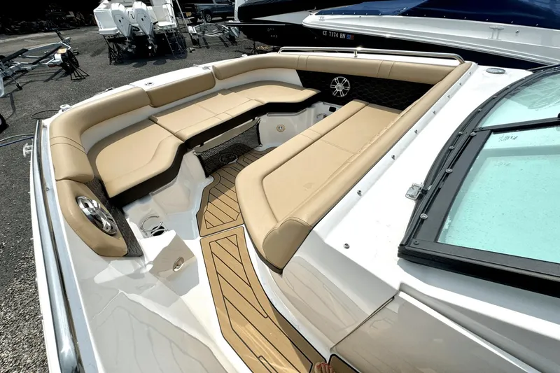 Slide: The Image of Sea Ray SDX 250 2023 - 20