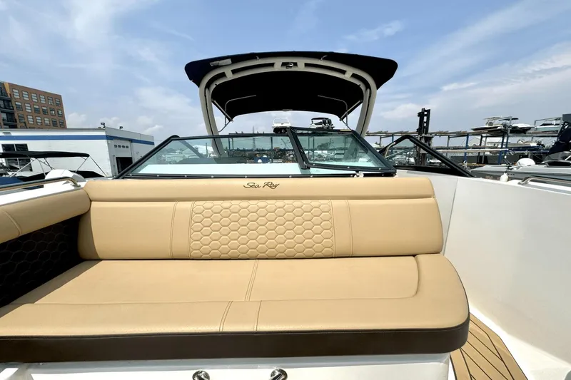 Slide: The Image of Sea Ray SDX 250 2023 - 22