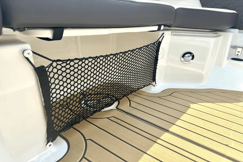 Slide: The Image of Sea Ray SDX 250 2023 - 24