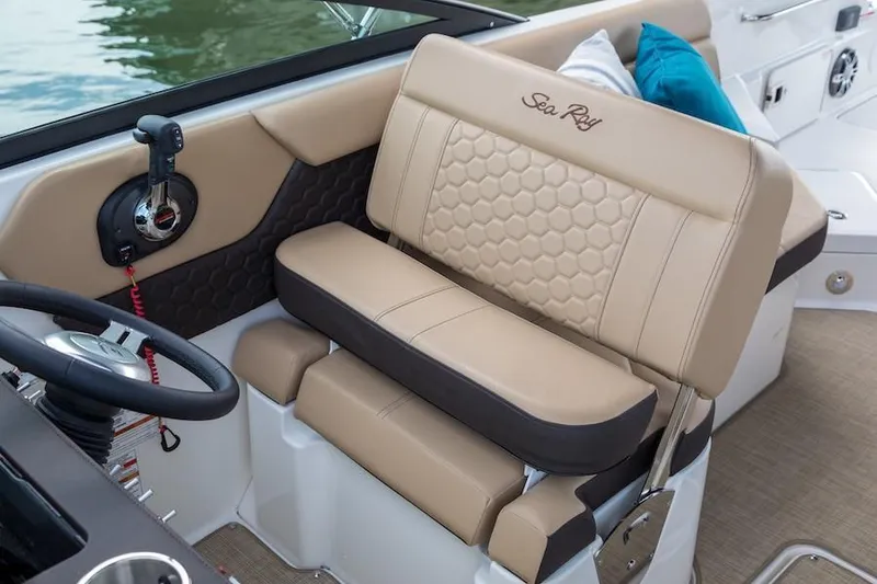 Slide: The Image of 2023-Sea-Ray-SDX-250-MarineMax - 33