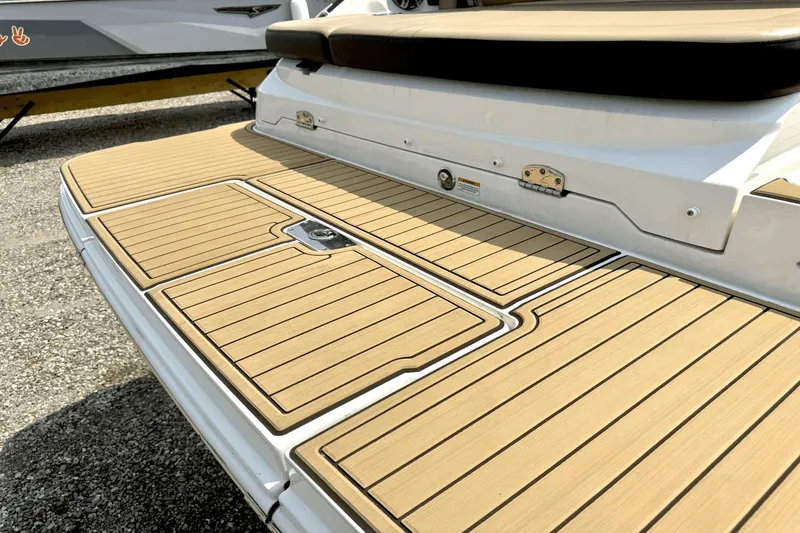 Slide: The Image of Sea Ray SDX 250 2023 - 6