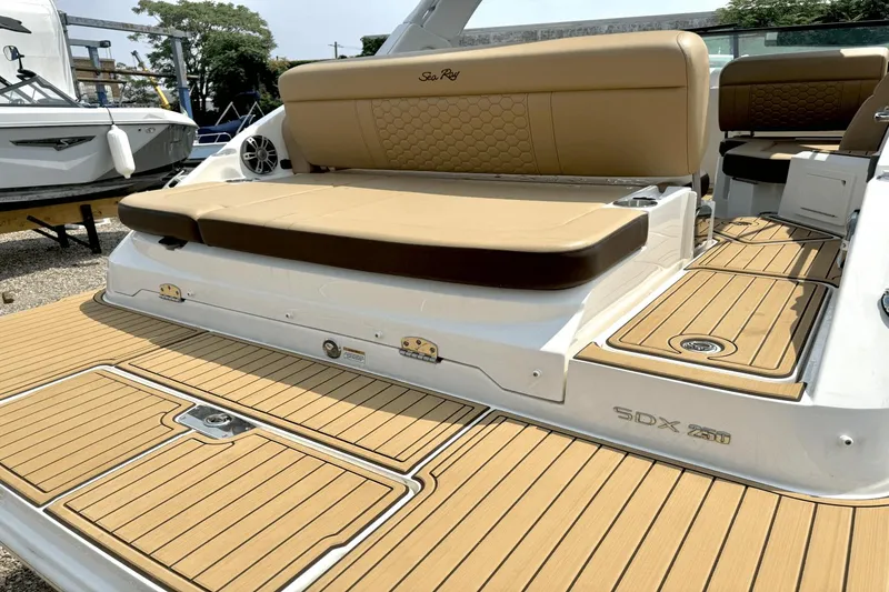 Slide: The Image of Sea Ray SDX 250 2023 - 7