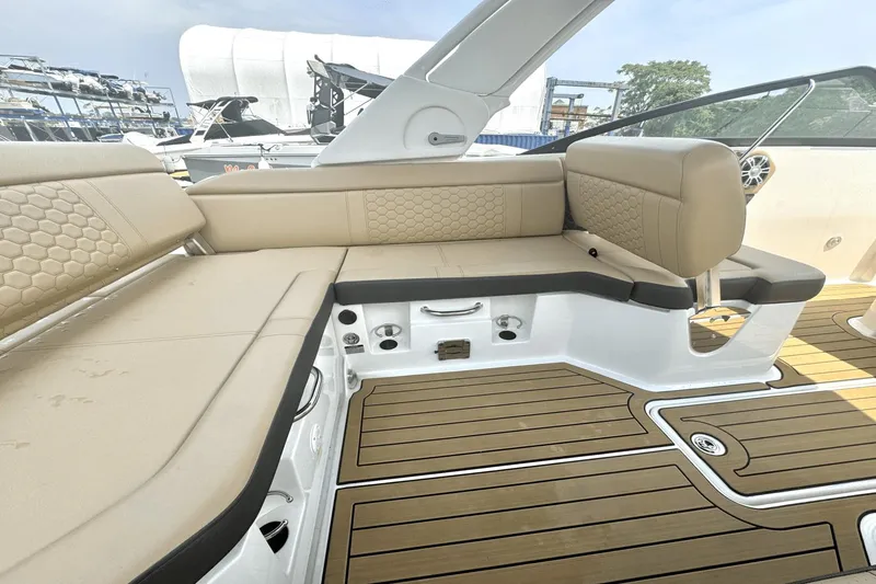 Slide: The Image of Sea Ray SDX 250 2023 - 9