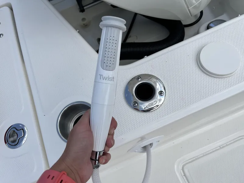 Slide: The Image of Boston Whaler 210 Vantage 2024 - 11