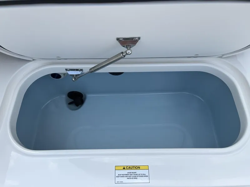 Slide: The Image of Boston Whaler 210 Vantage 2024 - 15