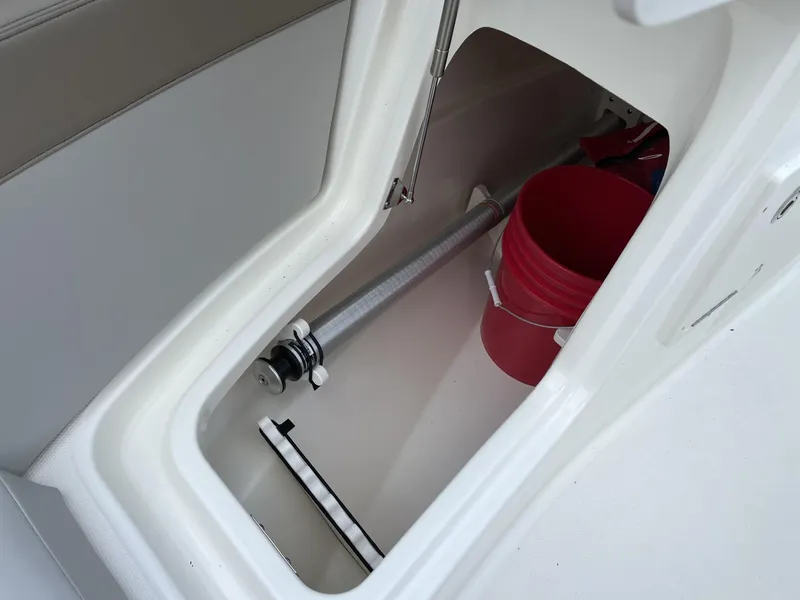 Slide: The Image of Boston Whaler 210 Vantage 2024 - 25