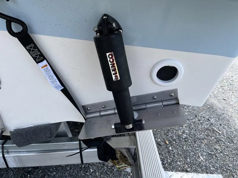 Slide: The Image of Boston Whaler 210 Vantage 2024 - 27