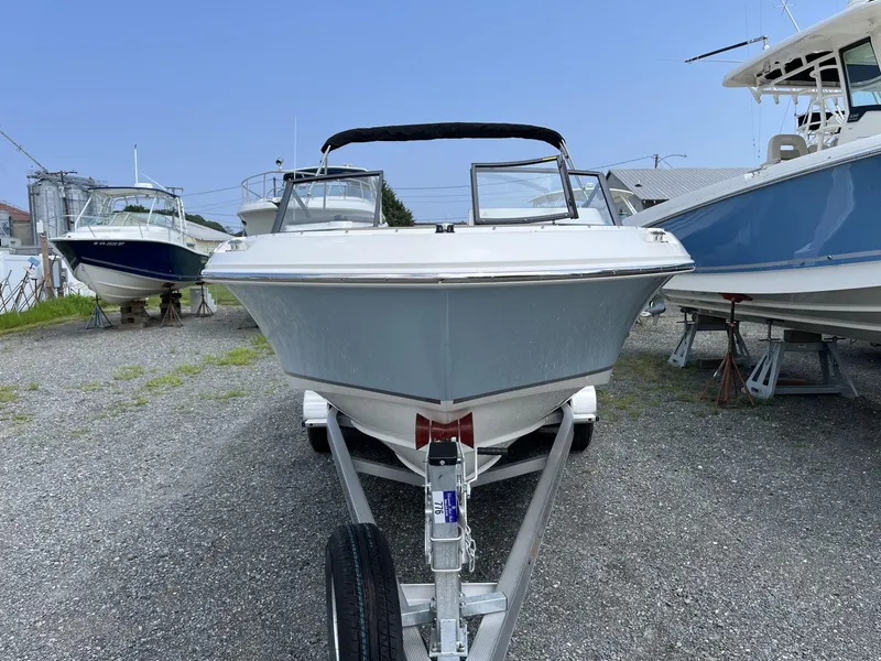 Slide: The Image of Boston Whaler 210 Vantage 2024 - 32