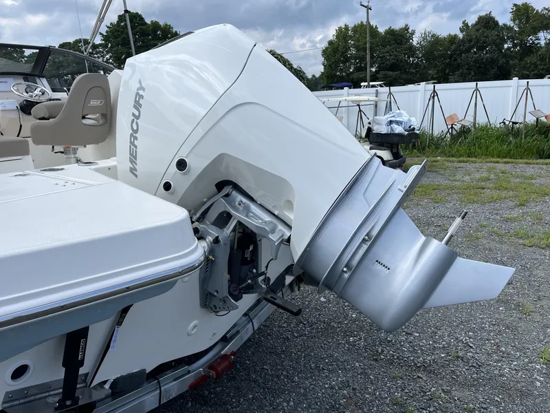 Slide: The Image of Boston Whaler 210 Vantage 2024 - 5