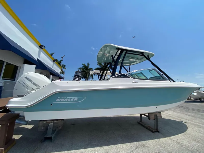 The Image of Boston Whaler 240 Vantage 2021 - 0
