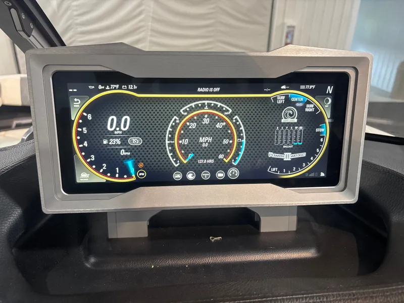 Slide: The Image of Malibu M240 2021 - 16