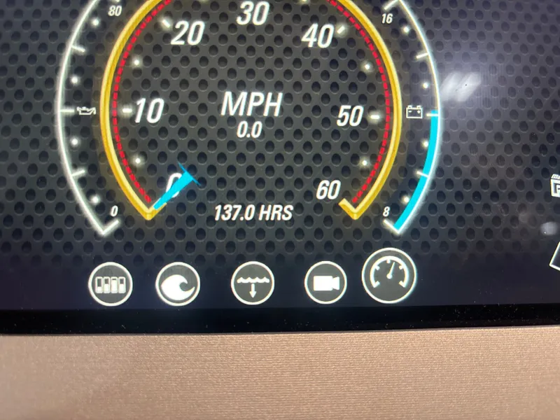 Slide: The Image of Malibu M240 2021 - 18