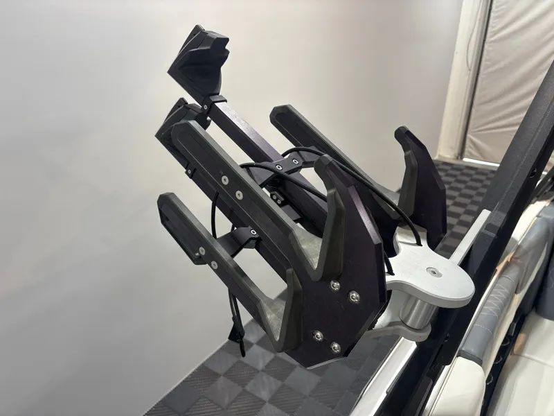 Slide: The Image of Malibu M240 2021 - 20