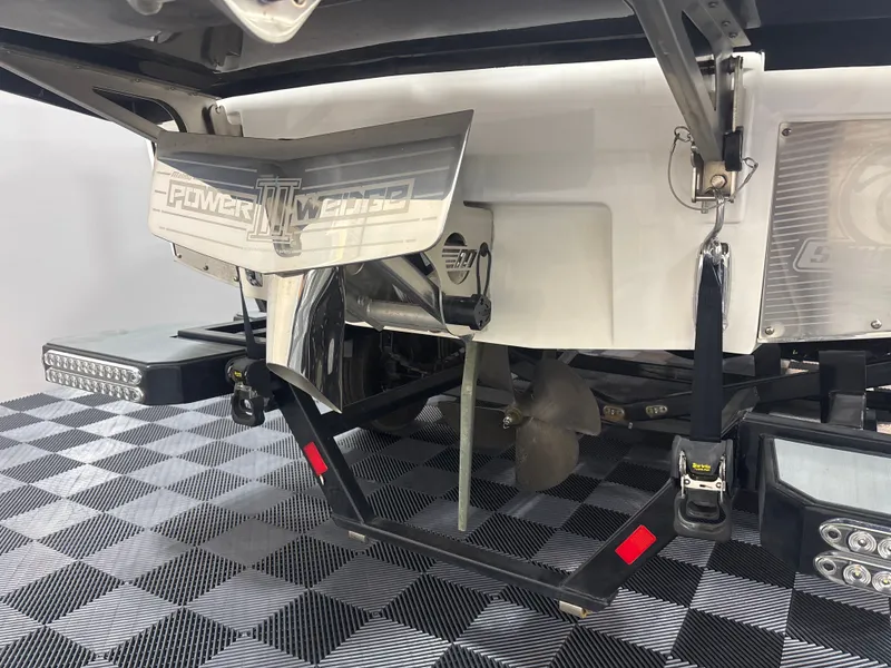 Slide: The Image of Malibu M240 2021 - 5