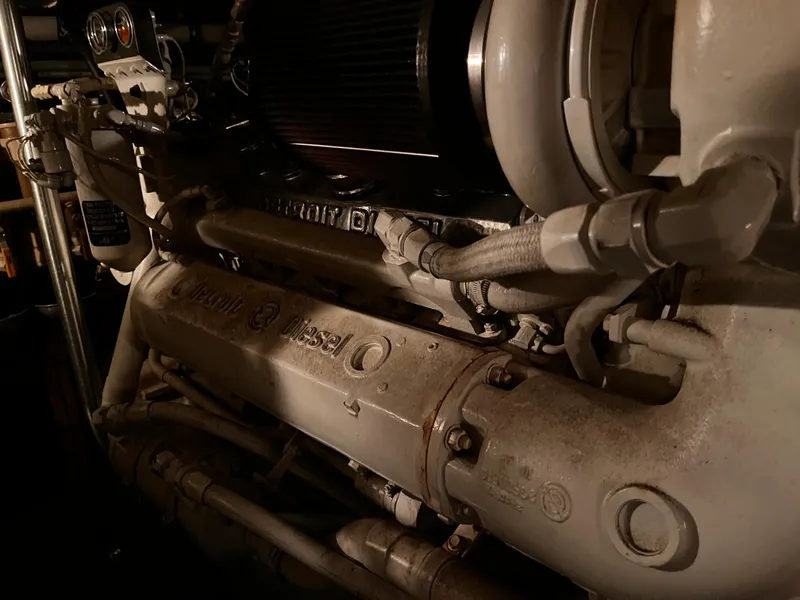 Slide: The Image of Engine room of 1990 Sea Ray Sedan Bridge 500 yacht, showcasing mechanical components. - 33