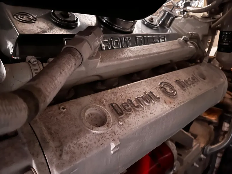 Slide: The Image of Detroit Diesel engine in 1990 Sea Ray Sedan Bridge 500 yacht. - 34