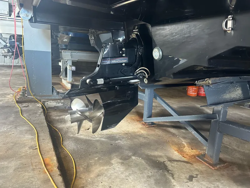 Slide: The Image of 2022 Sea Ray SDX 250 boat propeller and stern in a maintenance facility. - 9