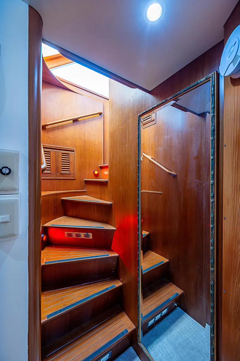 Slide: The Image of Offshore Yachts 62 Pilot House 2000 - 58